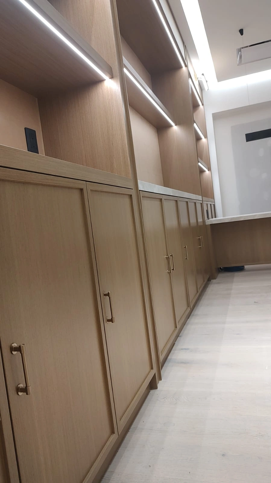 grupo zurcom diseno de oficinas y carpinteria10