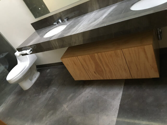 CUBIERTA MARMOL- MUEBLE BAJO CUBIERTA