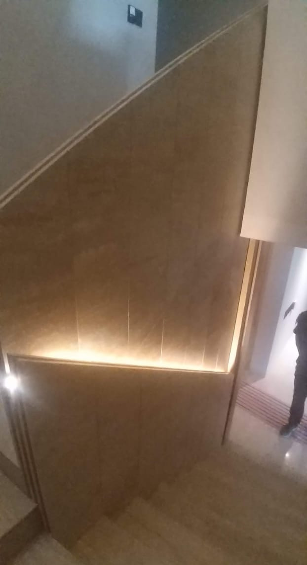 ESCALERA MARMOL- BARANDAL MARMOL