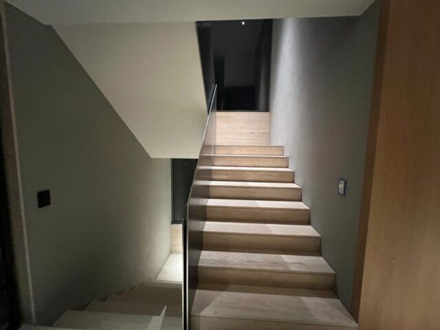 ESCALERA MARMOL HERRERIA