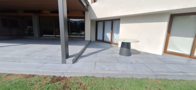 MESA HERRERIA CUBIERTA MARMOL