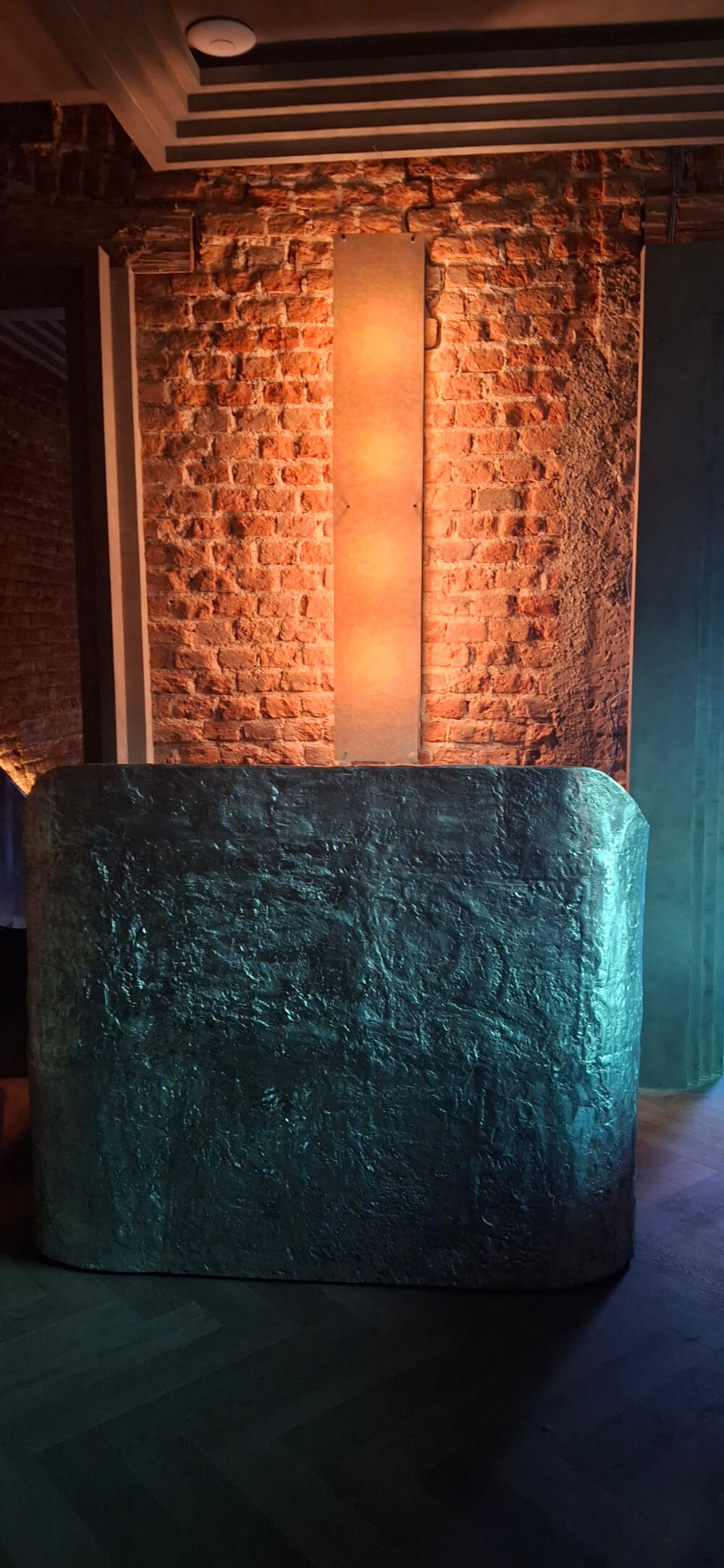 luminaria_muro rustico_ microcemento